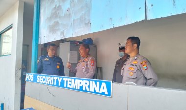 Polres-Gresik-Siagakan-Personel-24-Jam-Untuk-Pengamanan-Percetakan-Surat-Suara-Pemilu-2024